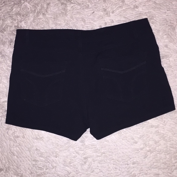 Shorts - Picture 3 of 3